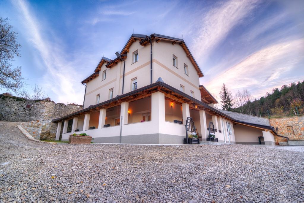 Dobra Hisa Zdravja Cicarija Hotel Golac ภายนอก รูปภาพ