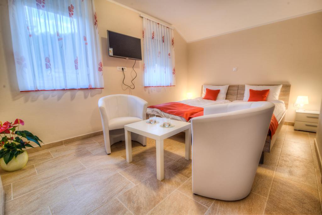 Dobra Hisa Zdravja Cicarija Hotel Golac ภายนอก รูปภาพ